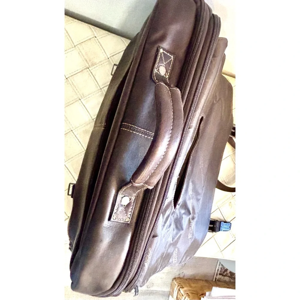 Kenneth Cole Reaction Genuine Brown Leather Business Portfolio Messenger Bag